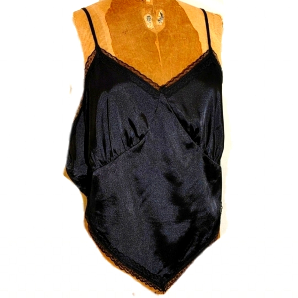 Black lacy camisole size 48 D or E